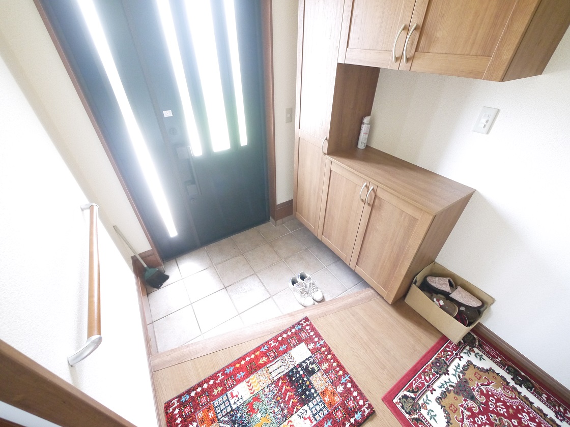 いつも気持ち良くご家族を迎えられる玄関収納付です