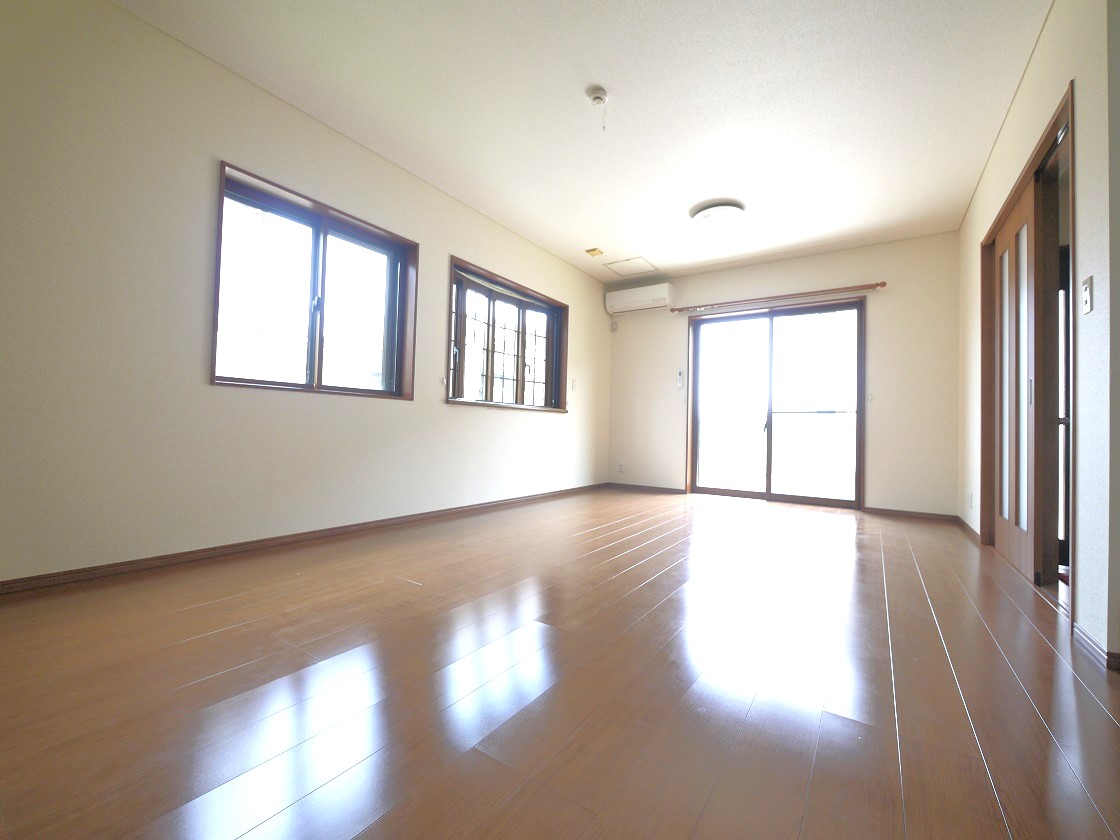 ご家族みんながゆったりくつろげる広々リビングです