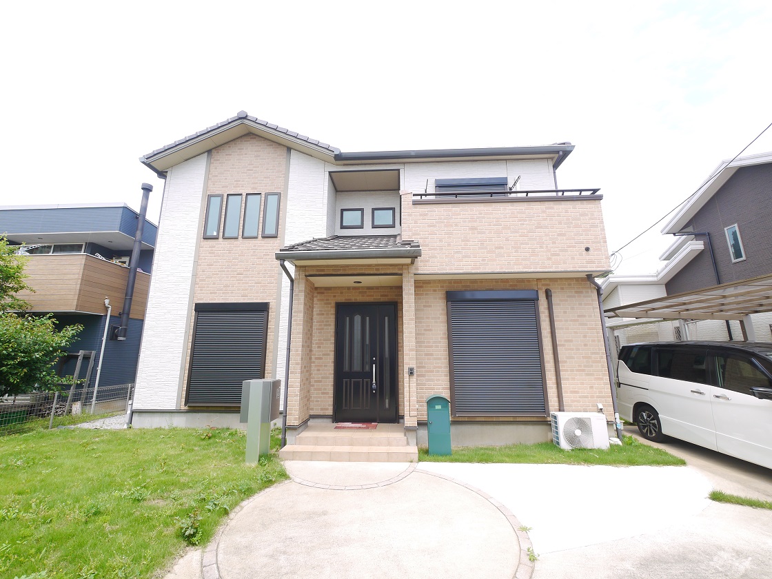 おだやかな日差しのもと豊かなひと時を家族と共に暮らす家