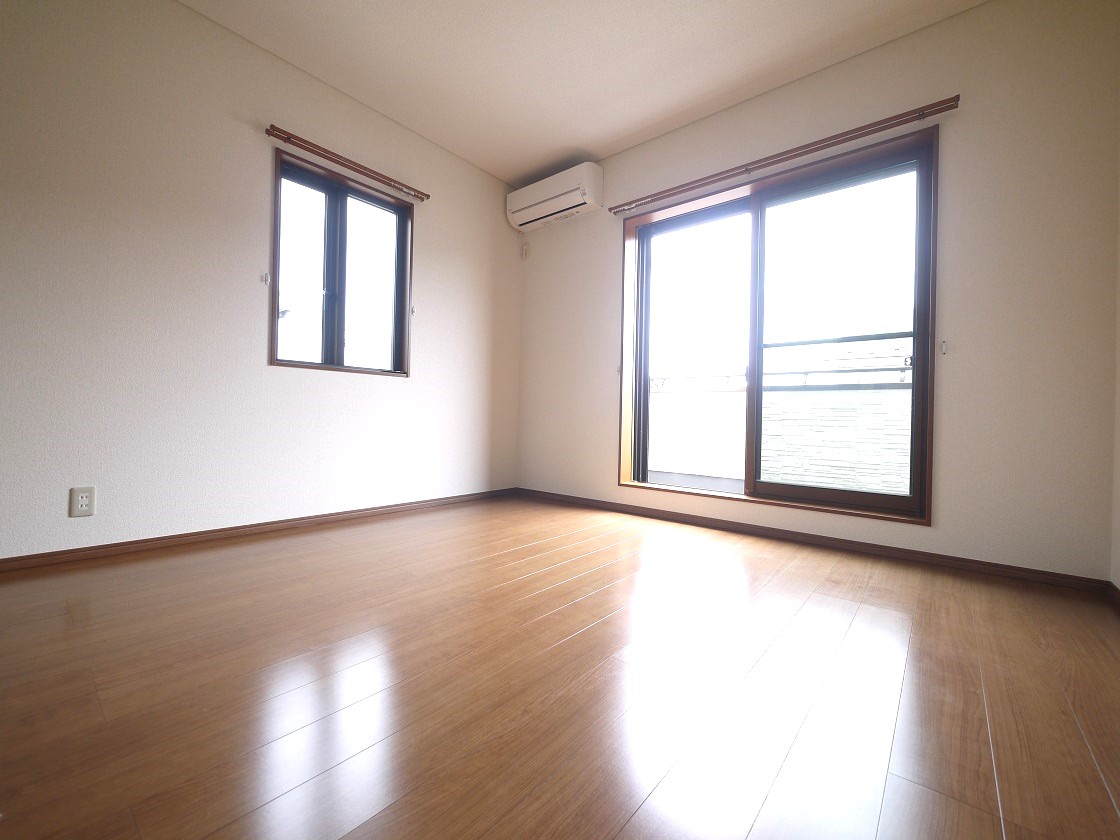 ご夫婦お二人のプライベートシーンを演出する、やすらぎとくつろぎの空間 2F洋室8.4帖です