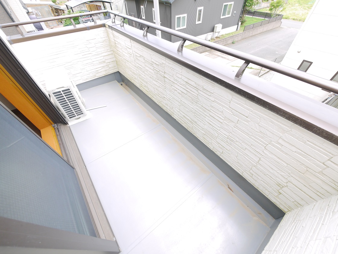 わが家のバルコニーで子供の通学、帰宅が確認できます