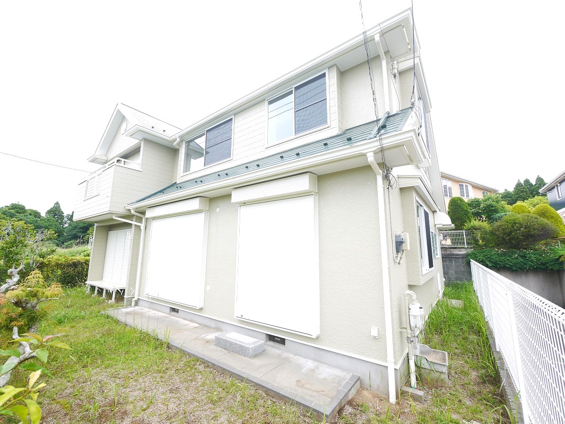 温かな陽射しがこぼれ風が通り抜ける住まい