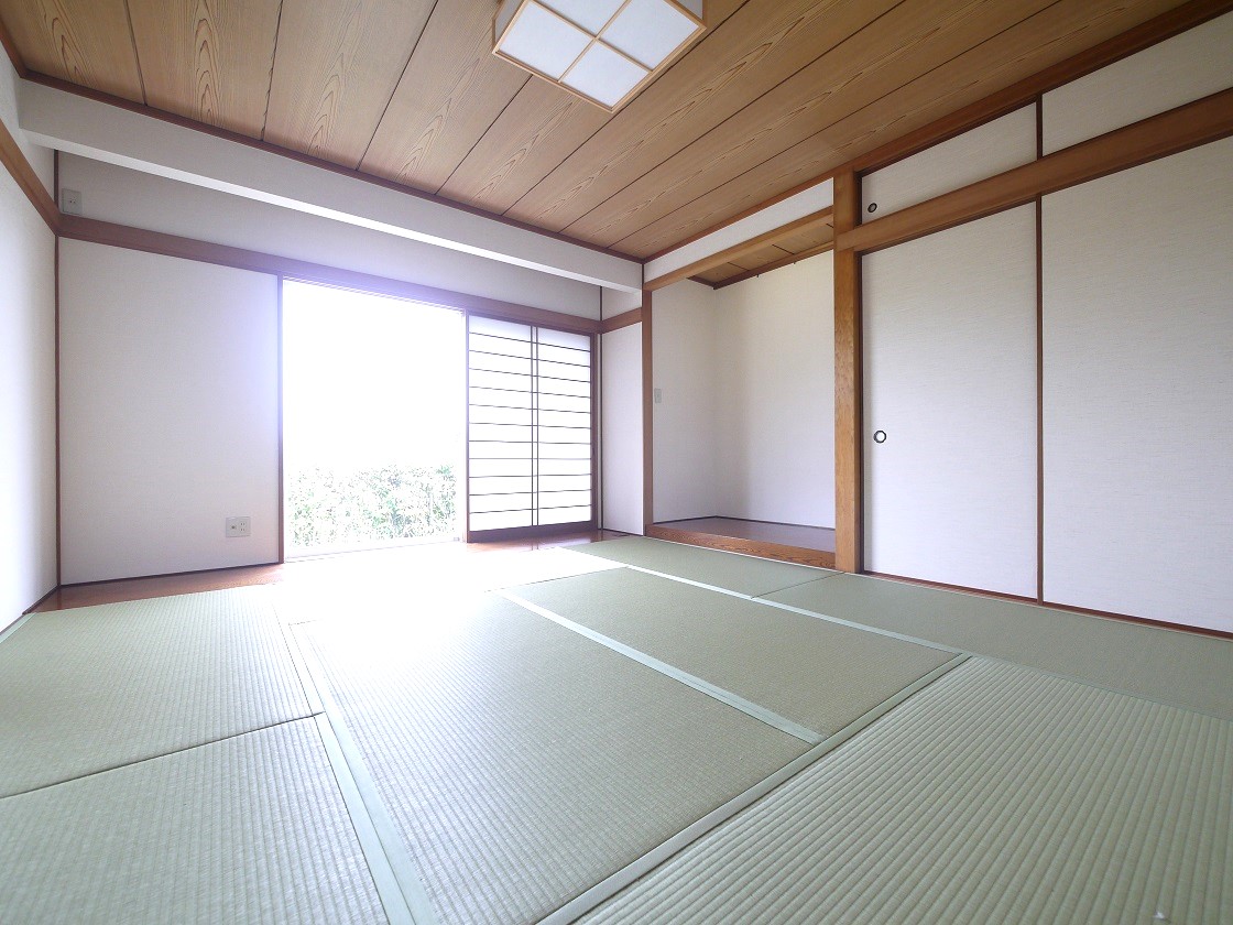 採光の良い和室はのんびりと寛げる空間 1F和室8帖です