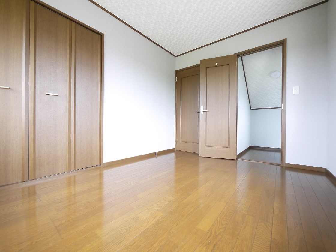 2F洋室6帖です