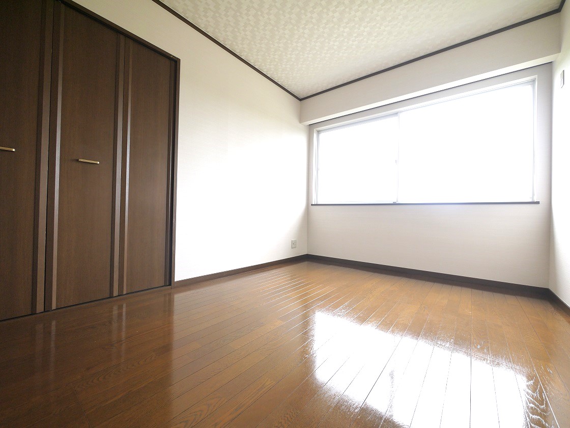 2F洋室6帖です