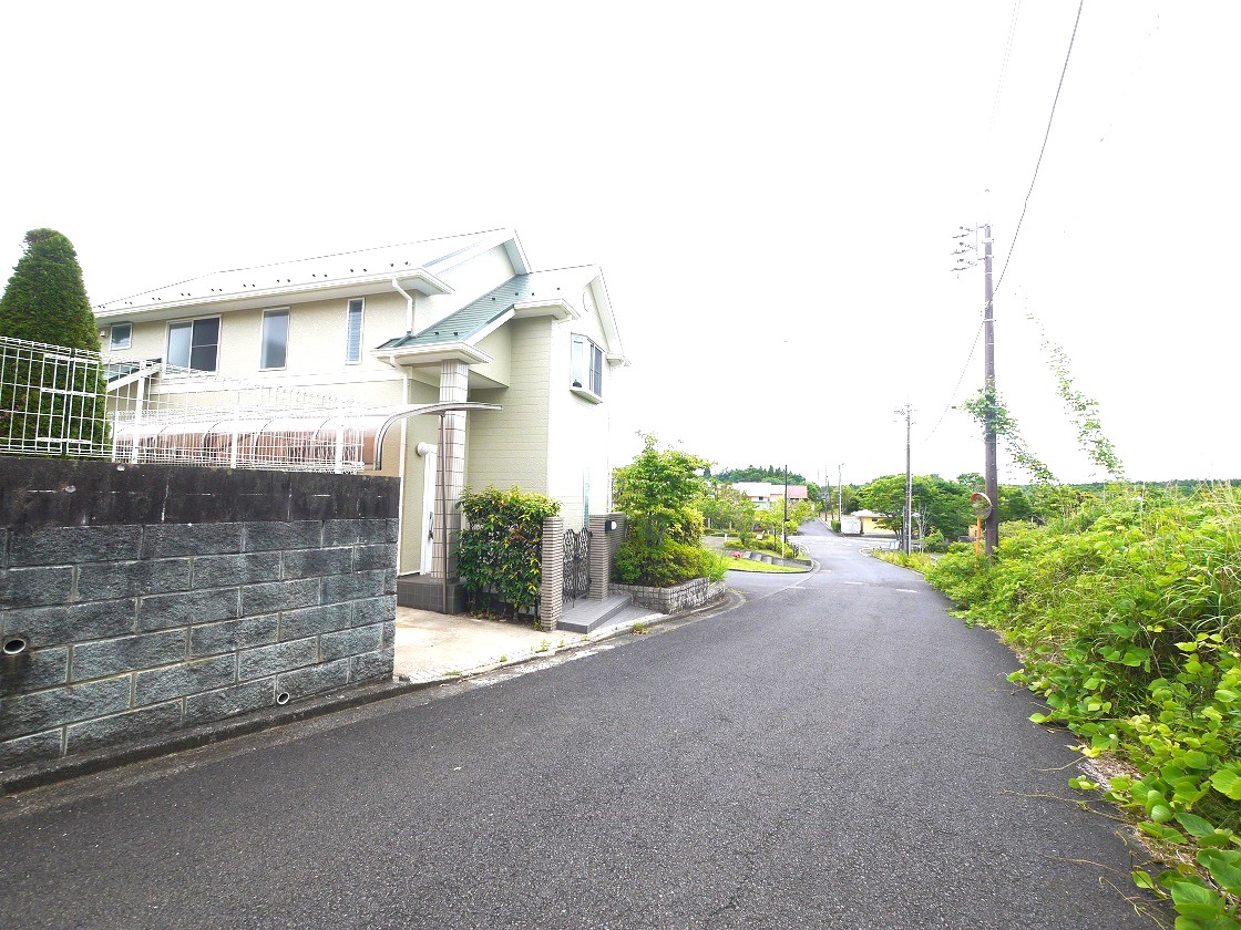 前面道路です(北西側)