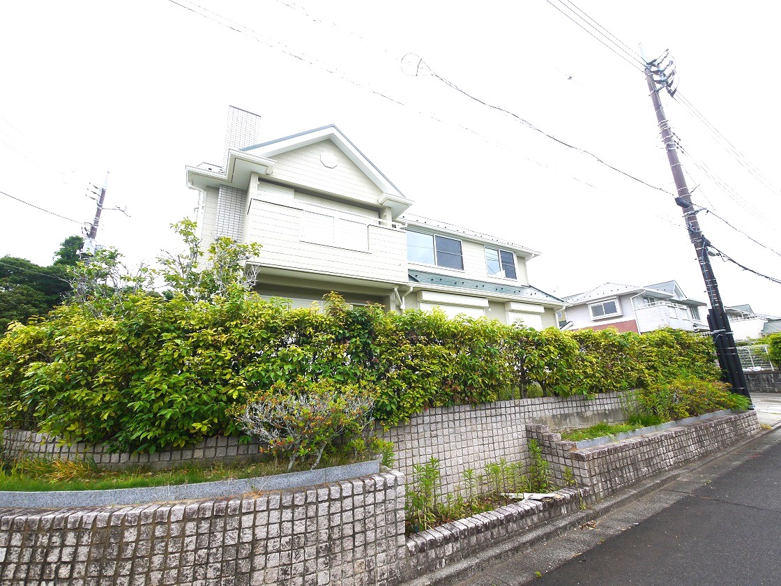 たっぷりの陽光と心地よい風が舞い込む住まい