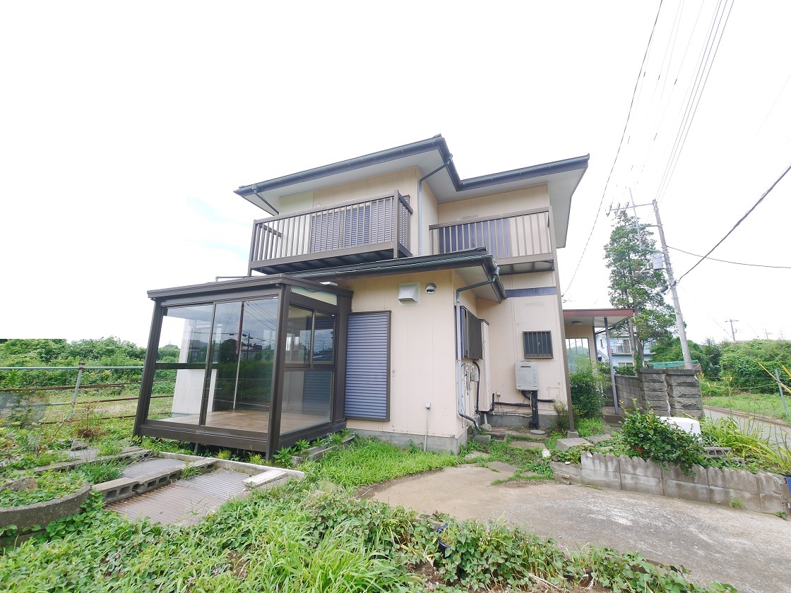 温かな陽射しがこぼれ風が通り抜ける住まい