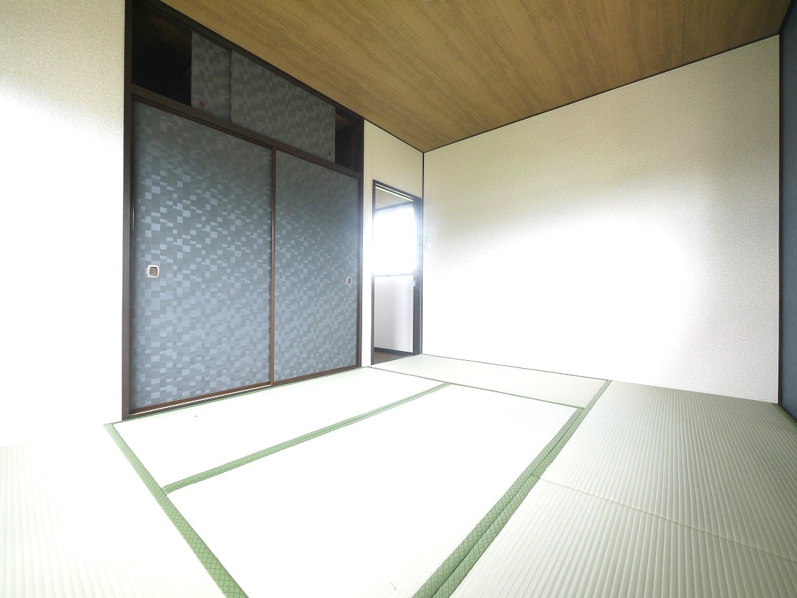 採光の良い和室はのんびりと寛げる空間です