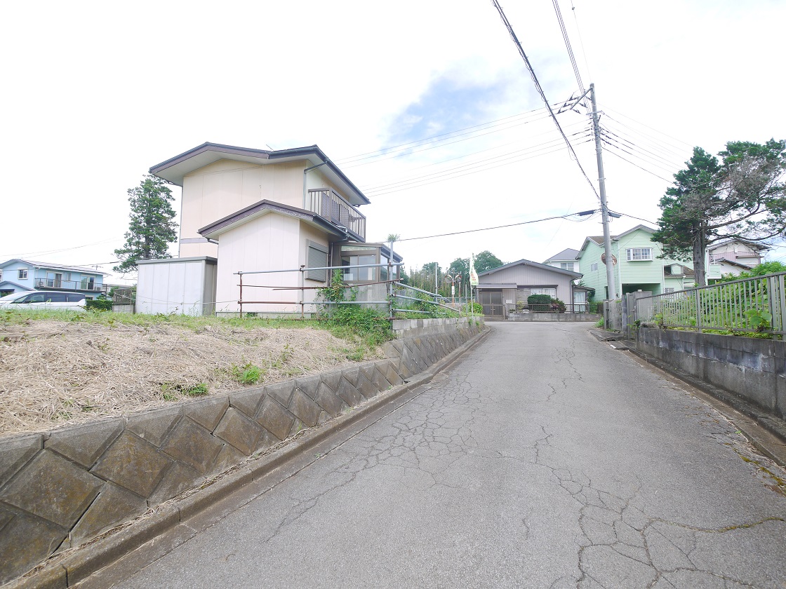 前面道路です(南側)