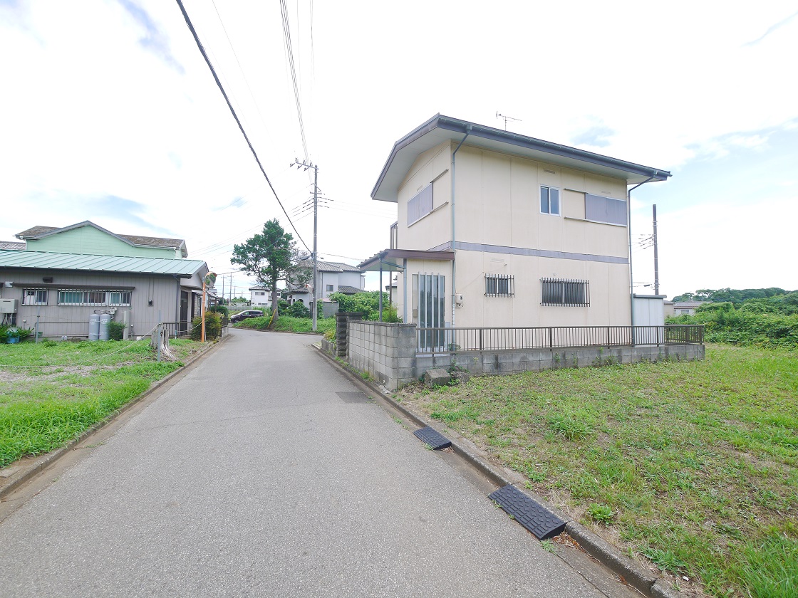 前面道路です(東側)