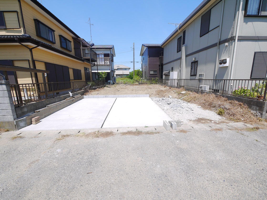 広々カースペースも可能なゆとりの敷地です