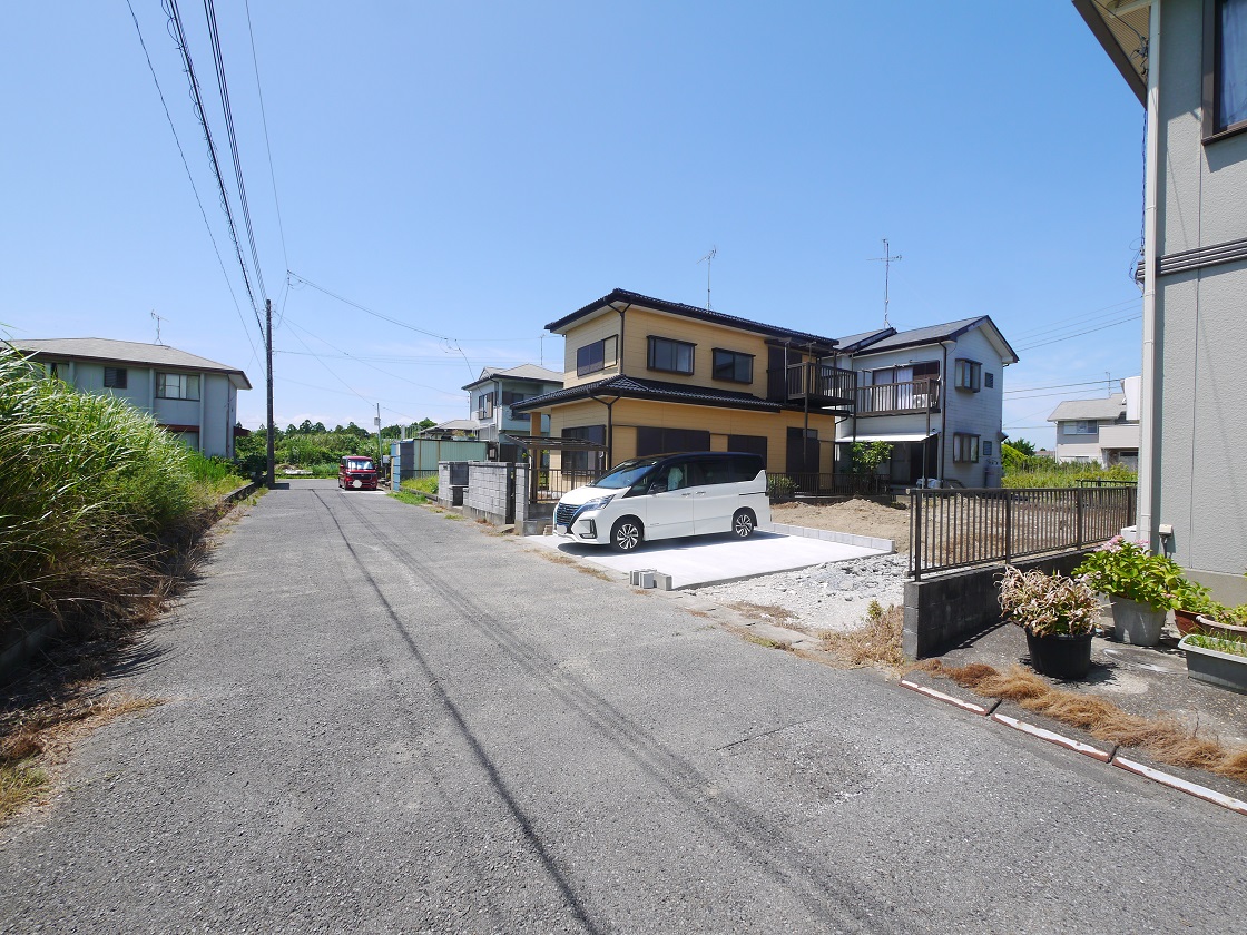 前面道路です