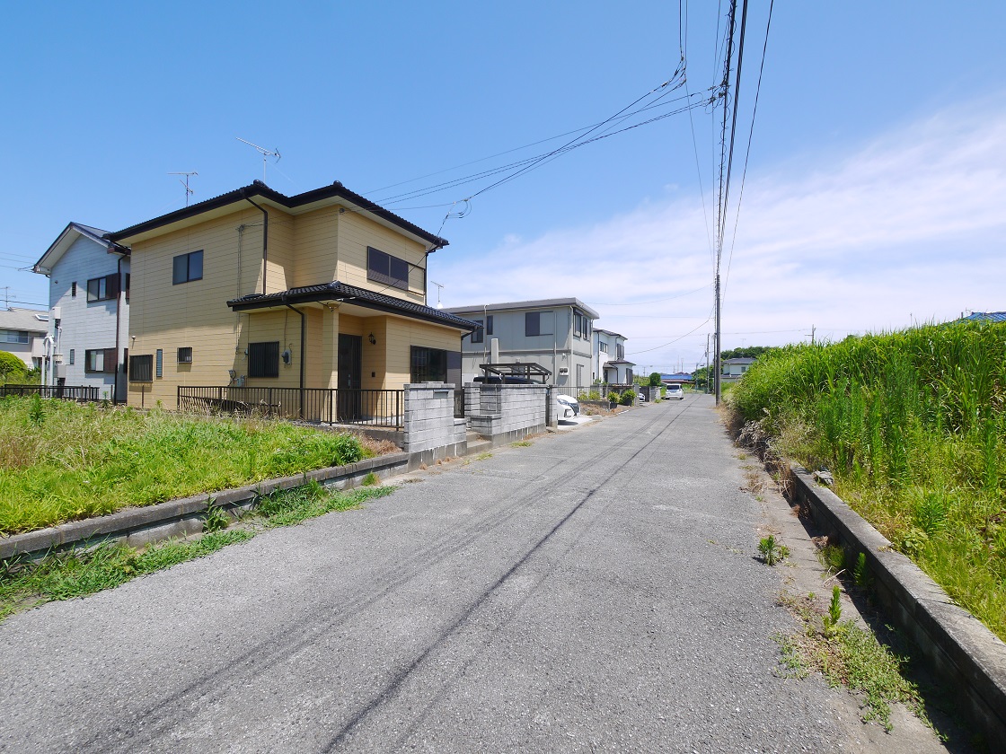 前面道路です