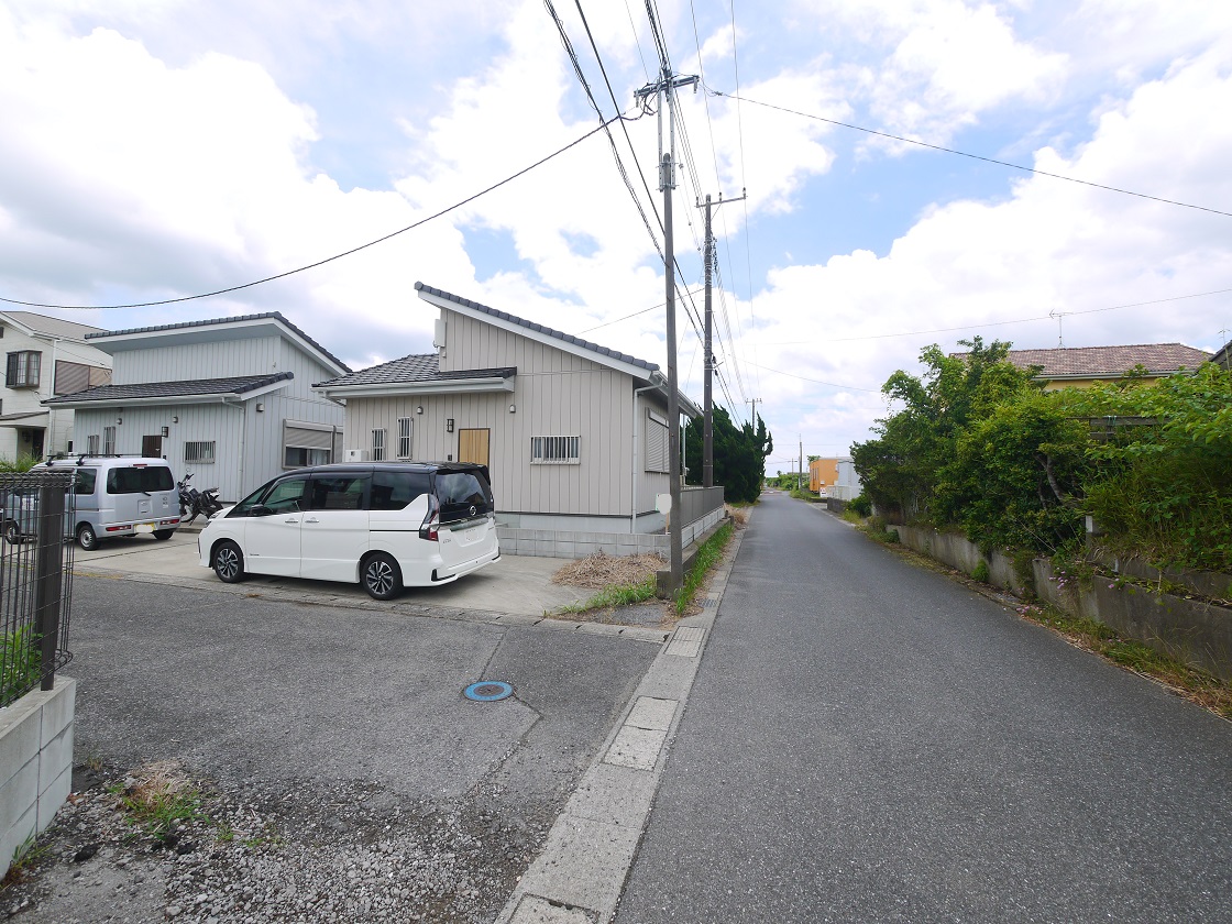 前面道路です