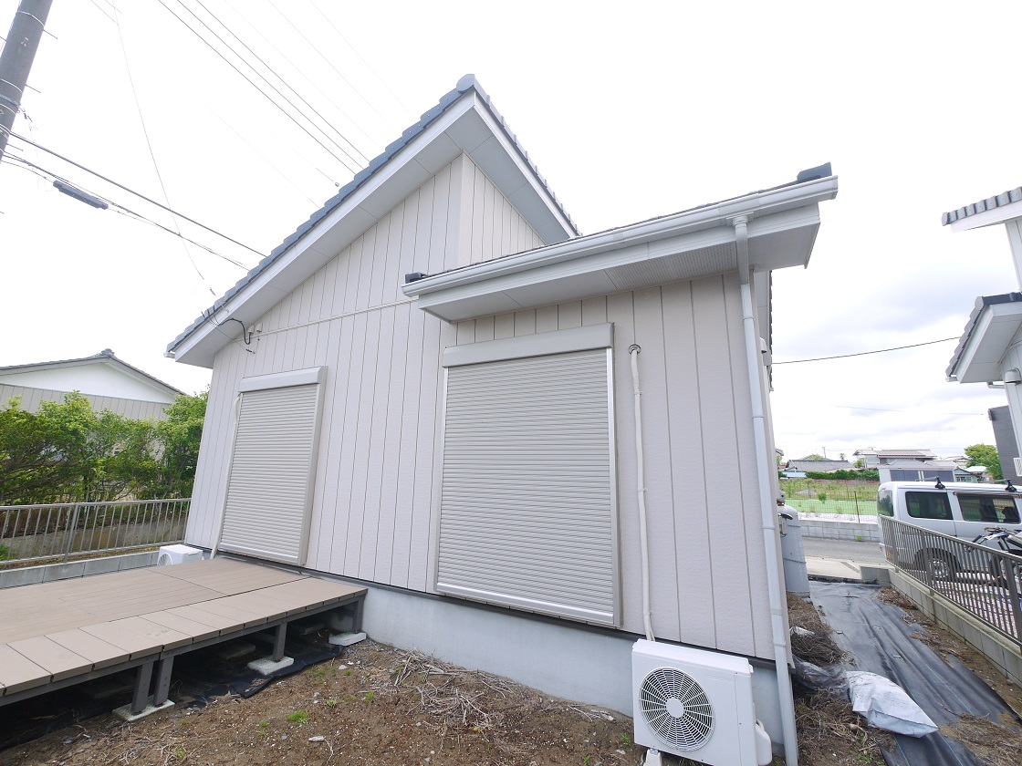 温かな陽射しがこぼれ風が通り抜ける住まい