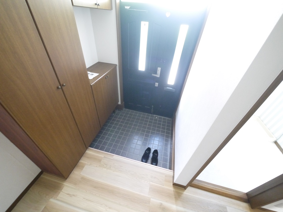 いつも気持ち良くご家族を迎えられる玄関収納付です