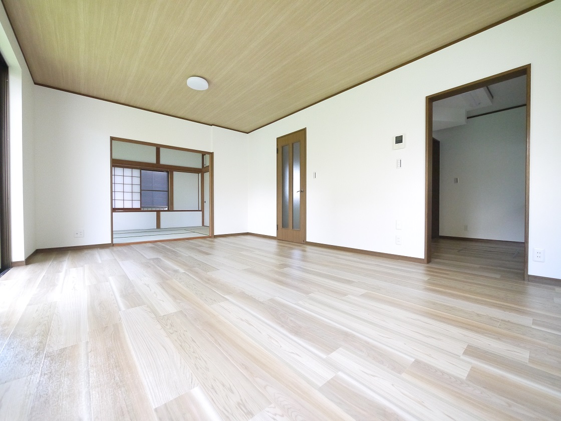 ご家族みんながゆったりくつろげる広々リビングです