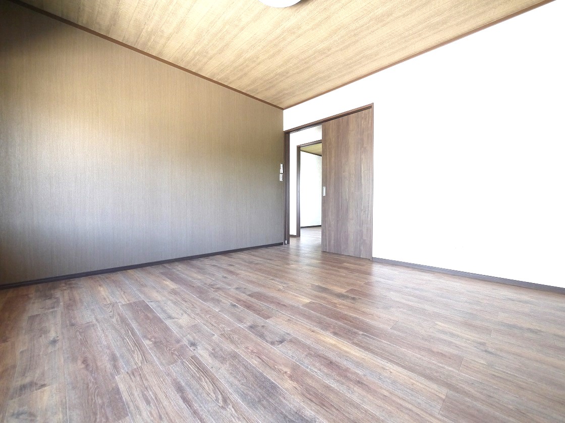 洋室8帖です