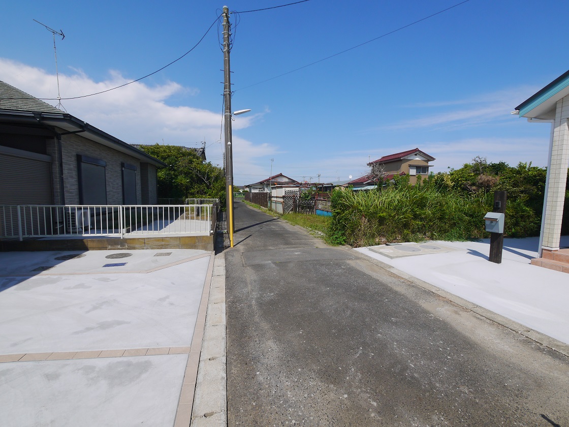 前面道路です