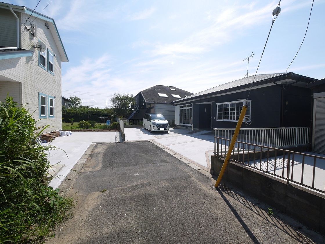 前面道路です