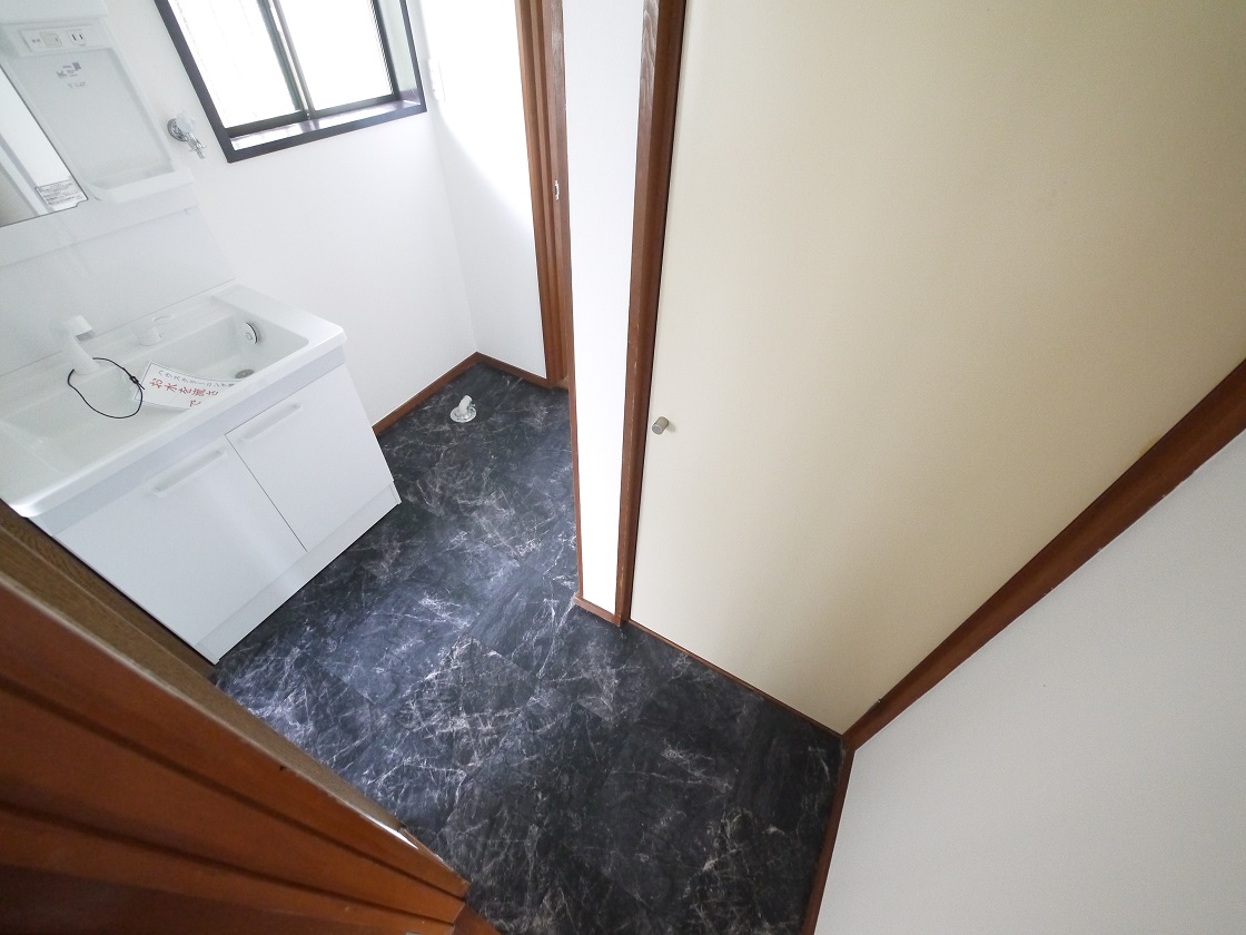 ゆとりの洗面スペースで朝の身支度もスムーズに