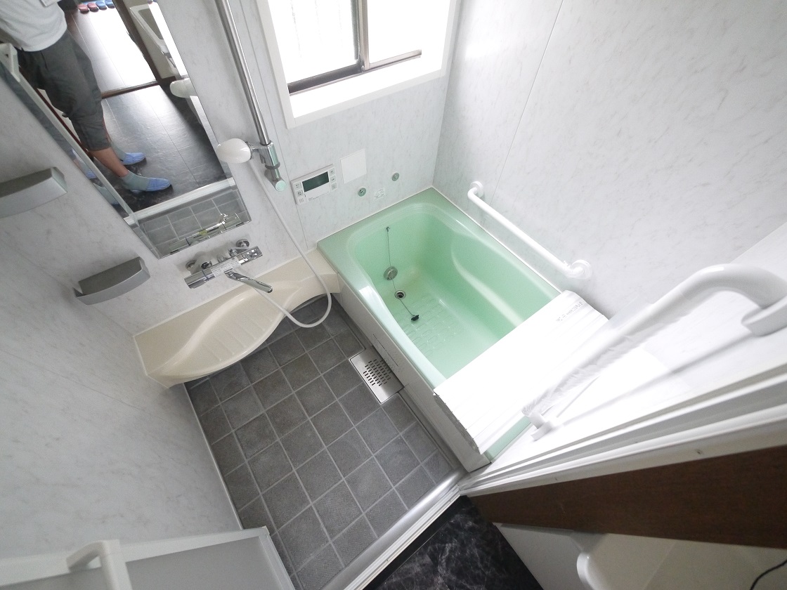 一日の疲れを癒す浴室は心地よいバスタイムを実現