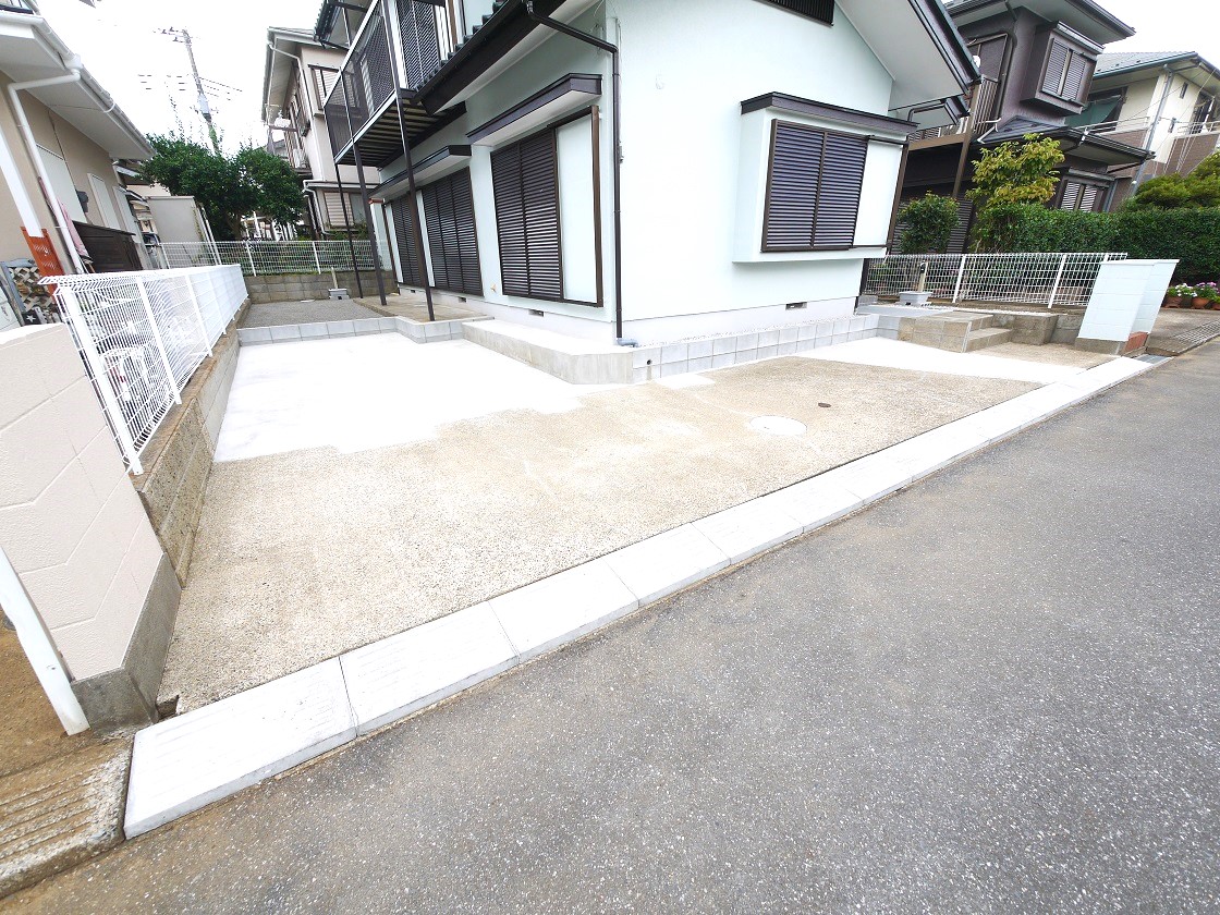 セカンドカーにも便利な駐車3台可