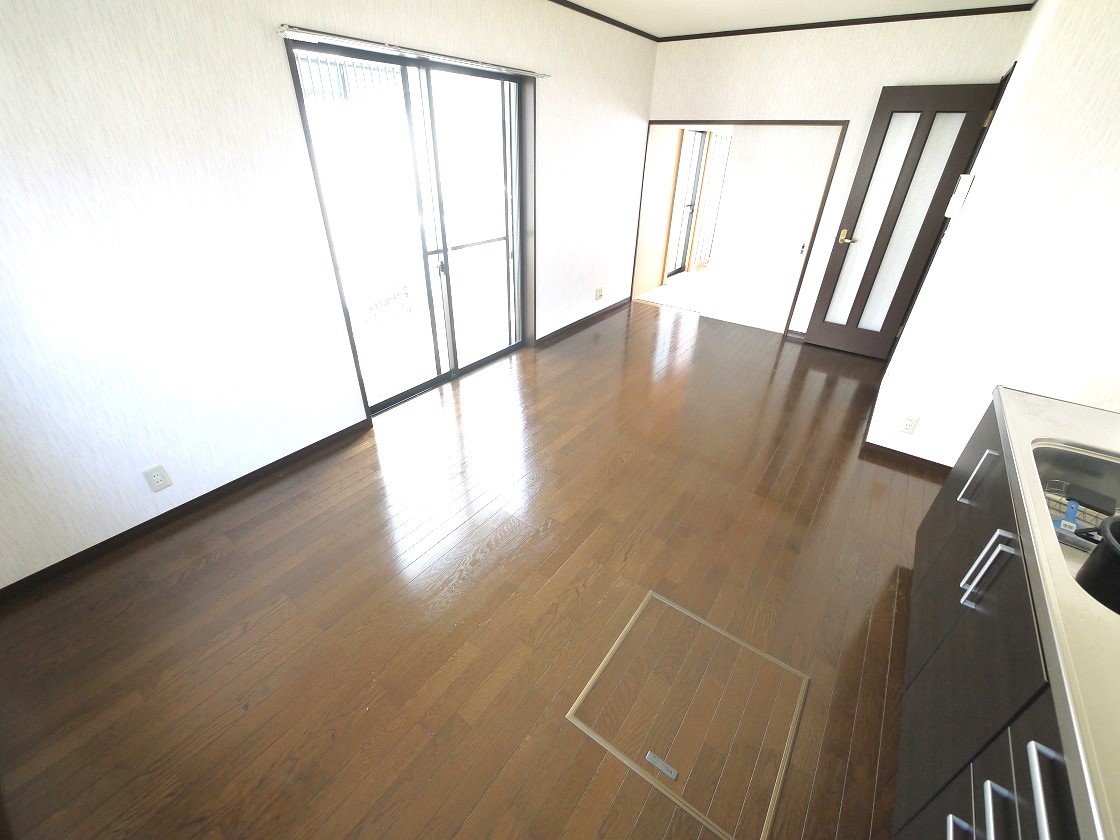 明るい陽差しが降り注ぐリビング ゆとりあふれる室内空間が心地よい暮らしを実現