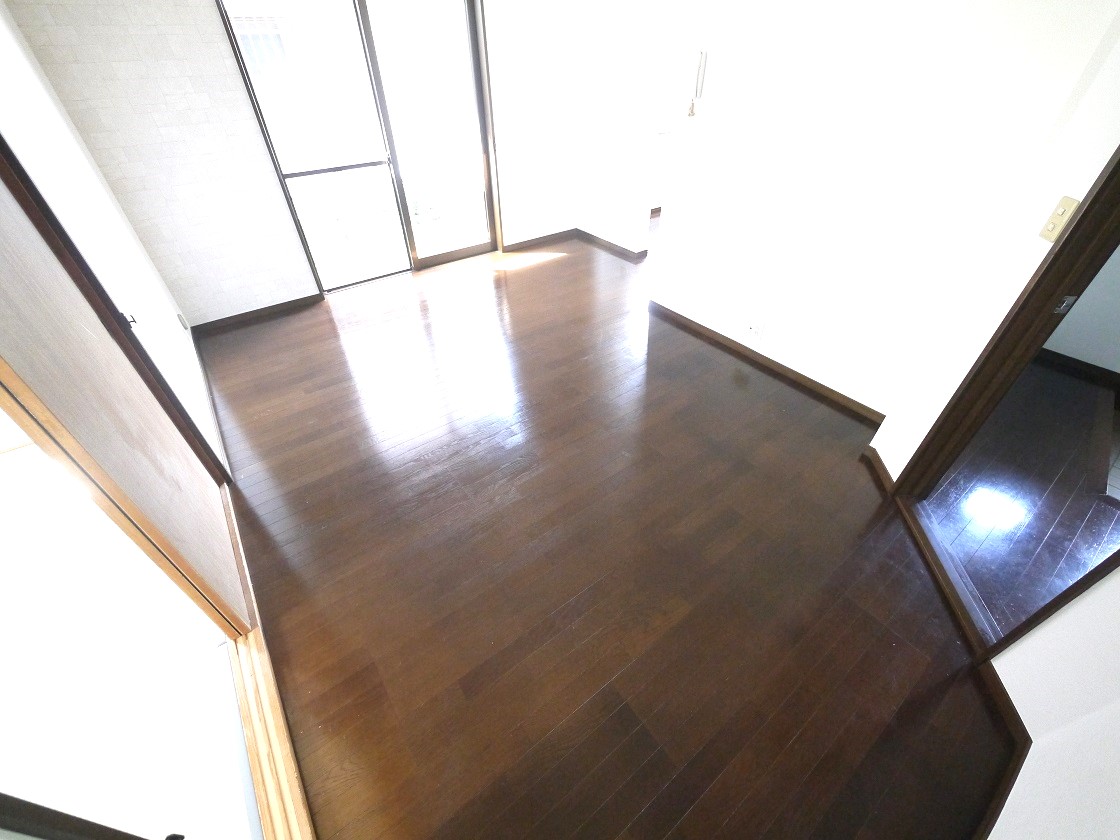 【陽】明るい陽差しが降り注ぐリビング ゆとりあふれる室内空間が心地よい暮らしを実現