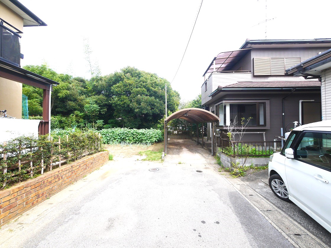 前面道路です