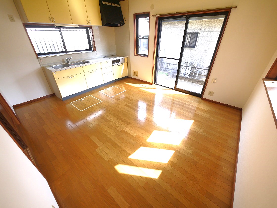 明るい陽差しが降り注ぐリビング ゆとりあふれる室内空間が心地よい暮らしを実現