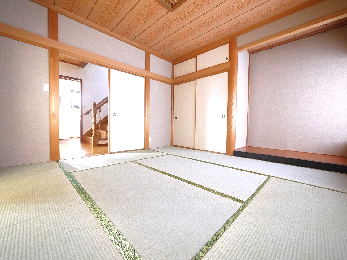 ゆとりある8帖の和室です