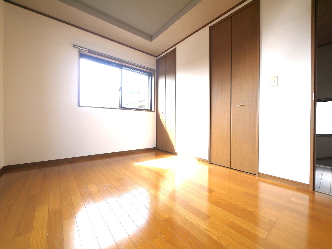 2F洋室6帖です