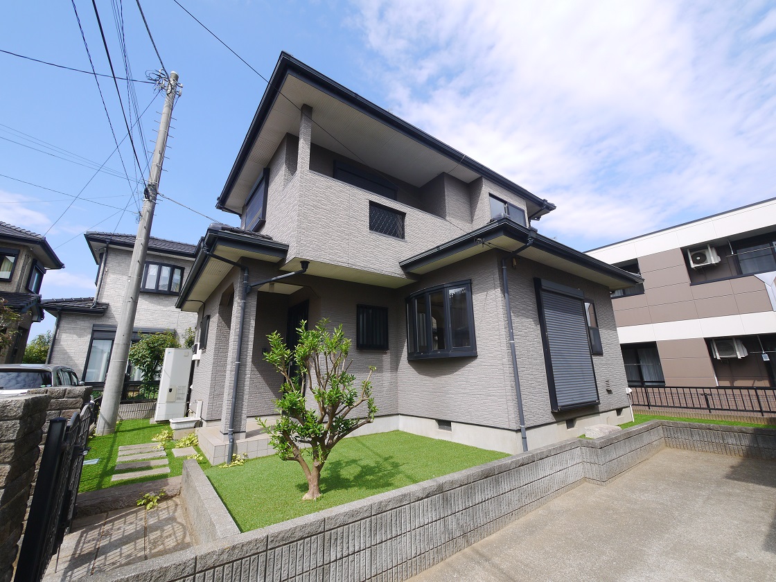 たっぷりの陽光に包まれる明るい住まい