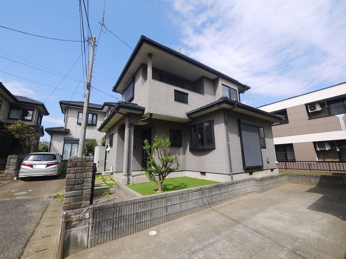 やわらかな陽光さしこむ明るい住宅