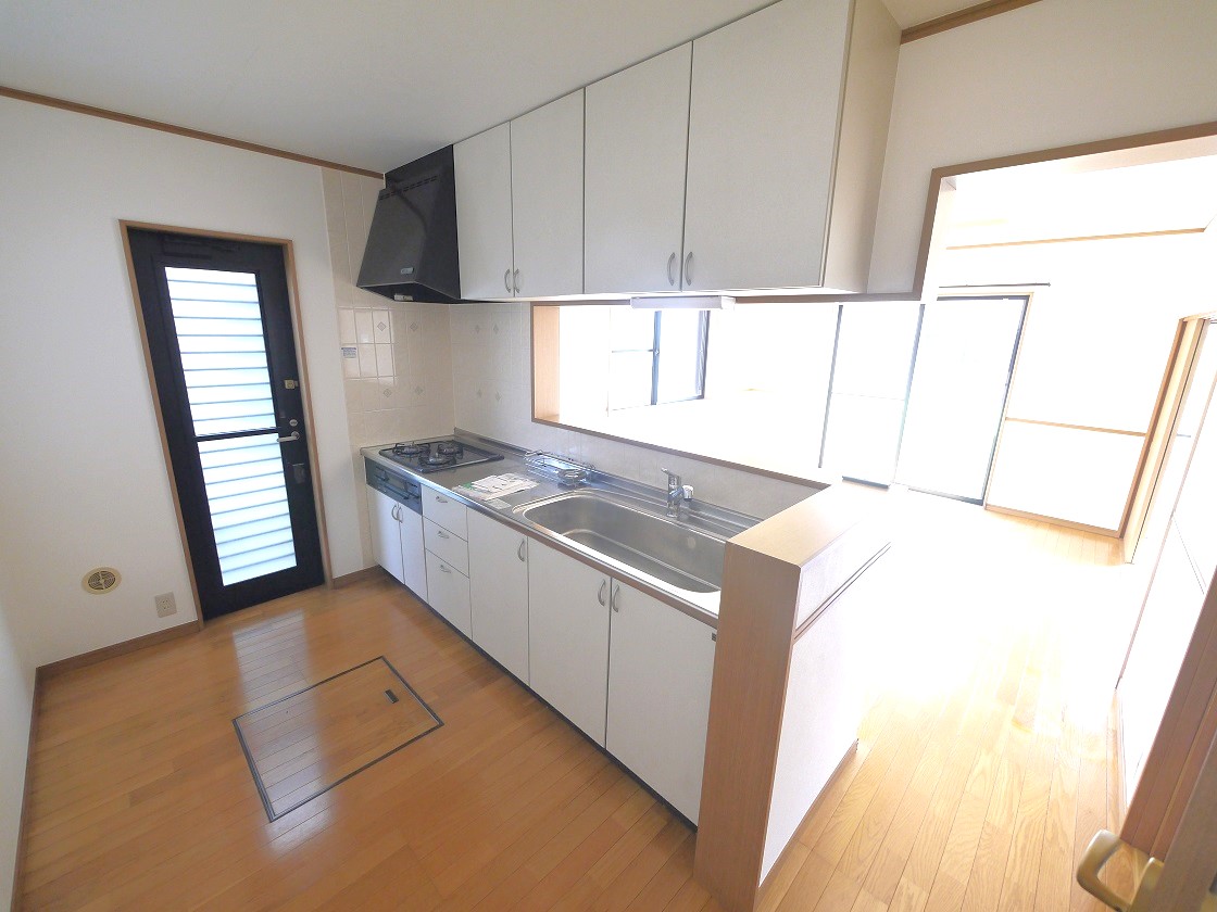 料理をしながらでもご家族と会話を楽しめる対面キッチンです