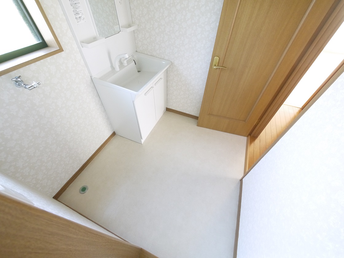 ゆとりの洗面スペースで朝の身支度もスムーズに