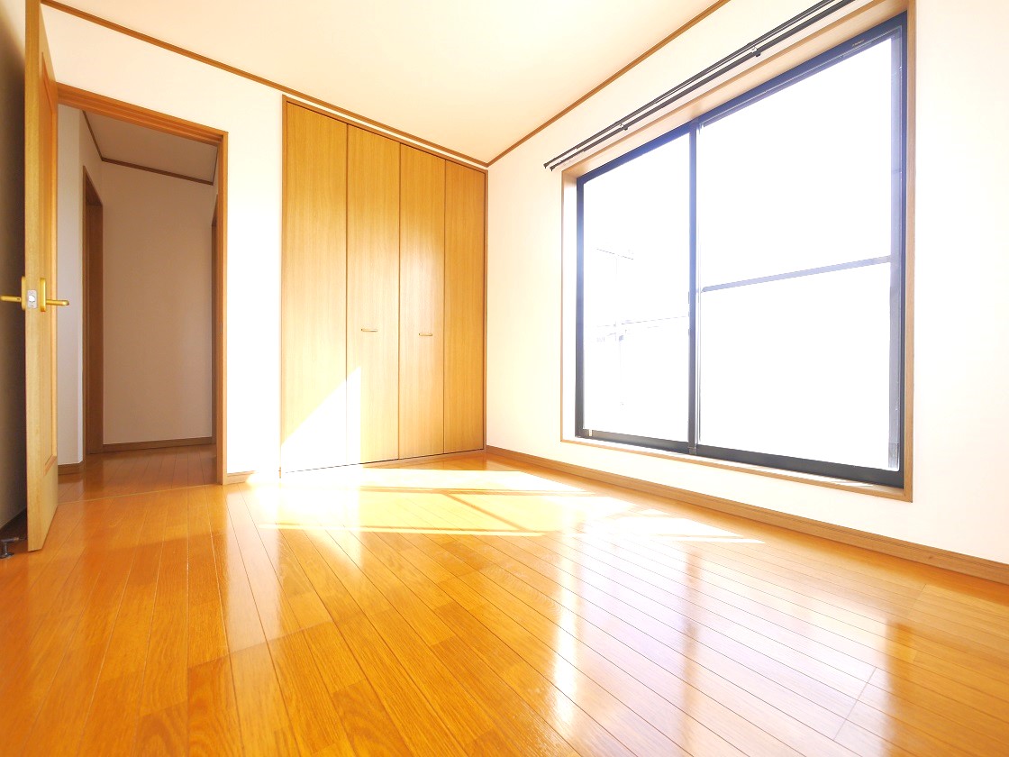 2F洋室6帖です