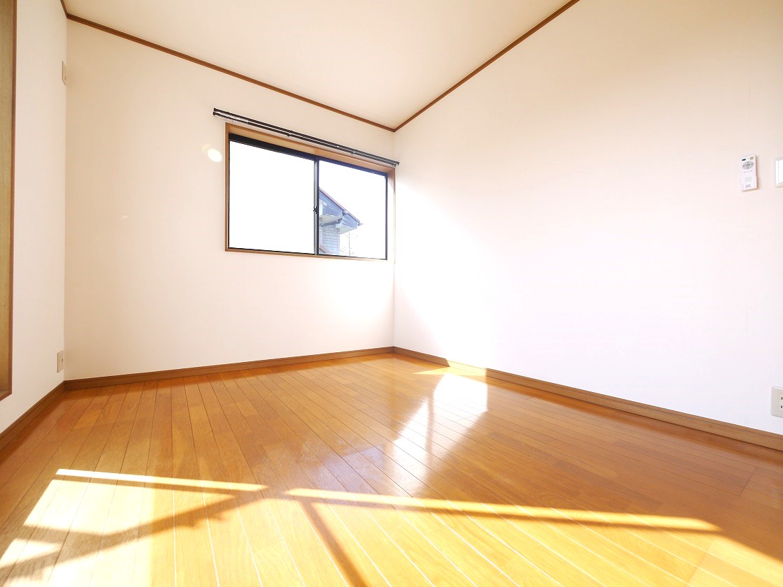 2F洋室6帖です