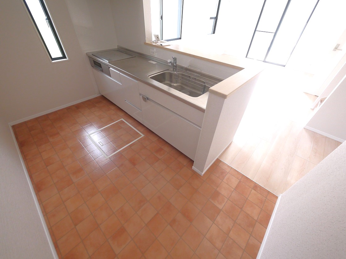 リビングで遊ぶお子様を見守りながらお料理ができる対面キッチンです