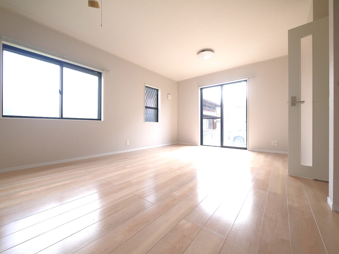 ご家族みんながゆったりくつろげる広々リビングです