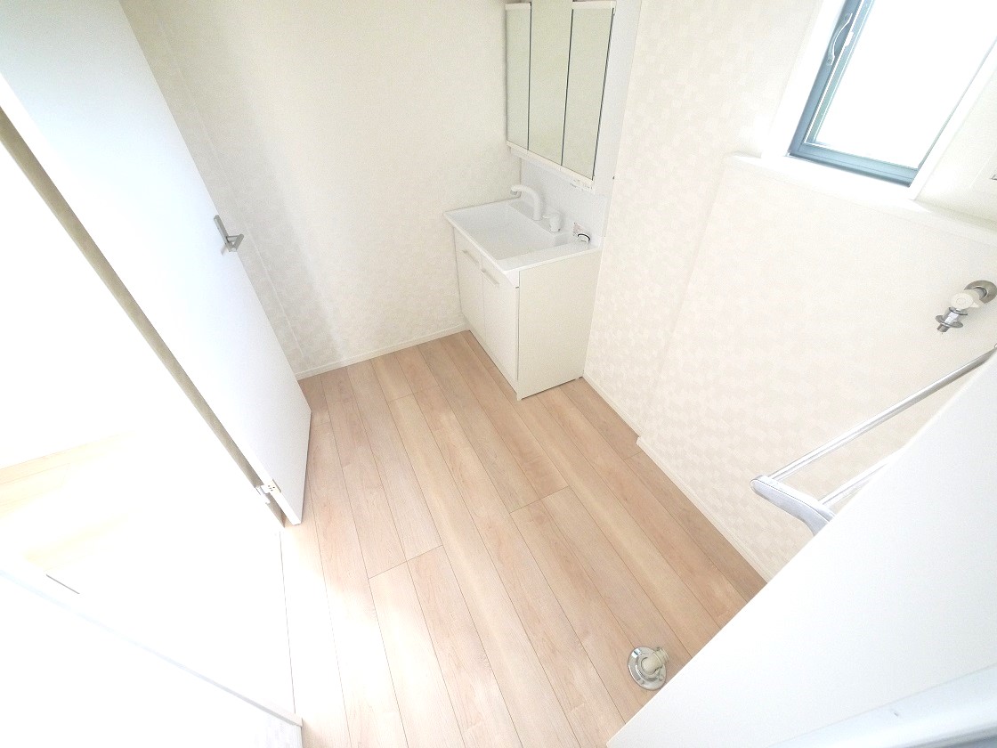 ゆとりの洗面スペースで朝の身支度もスムーズに