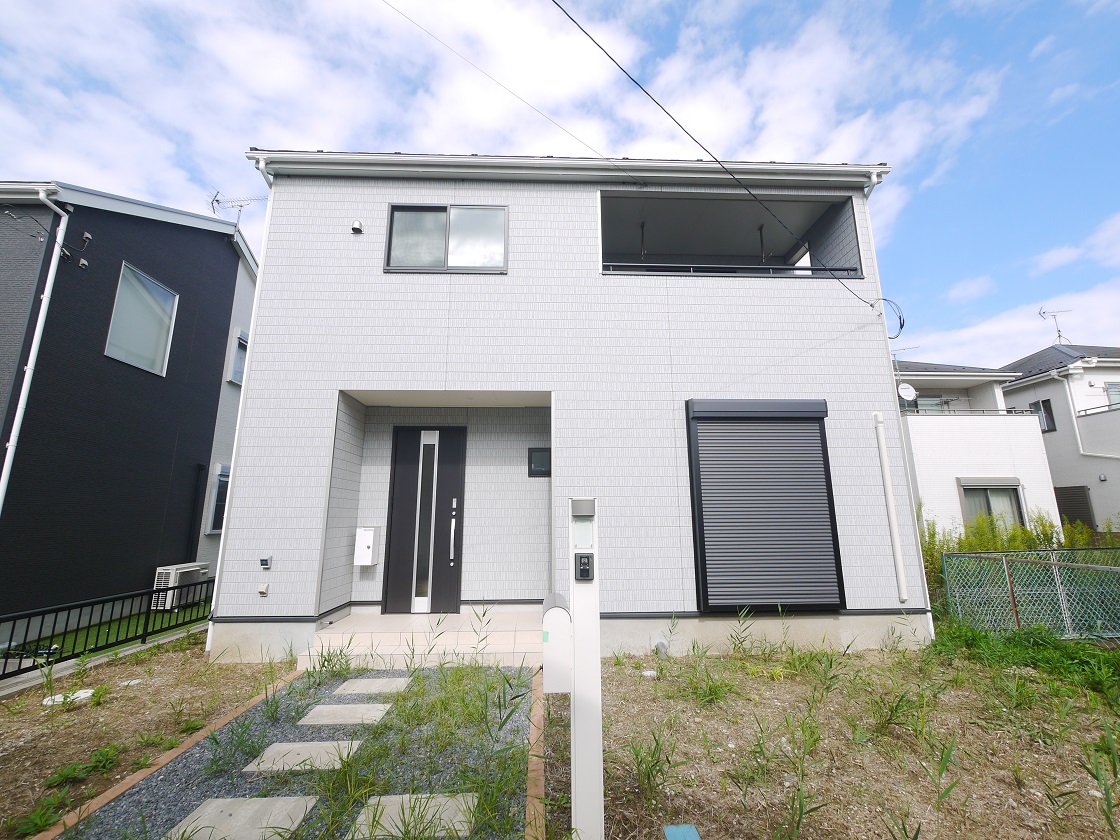 温かな陽射しがこぼれ風が通り抜ける住まい