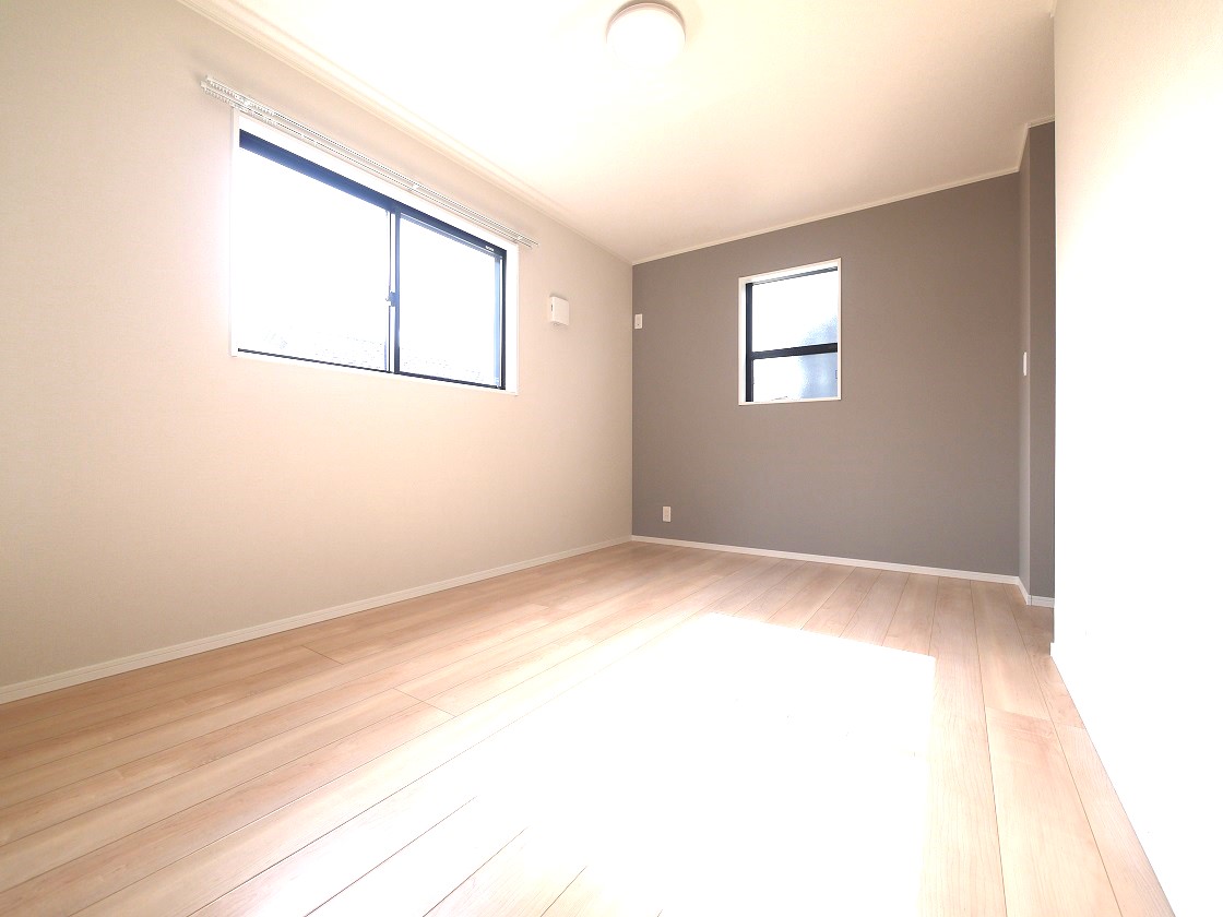 ご夫婦お二人のプライベートシーンを演出する、やすらぎとくつろぎの空間 2F洋室7帖です