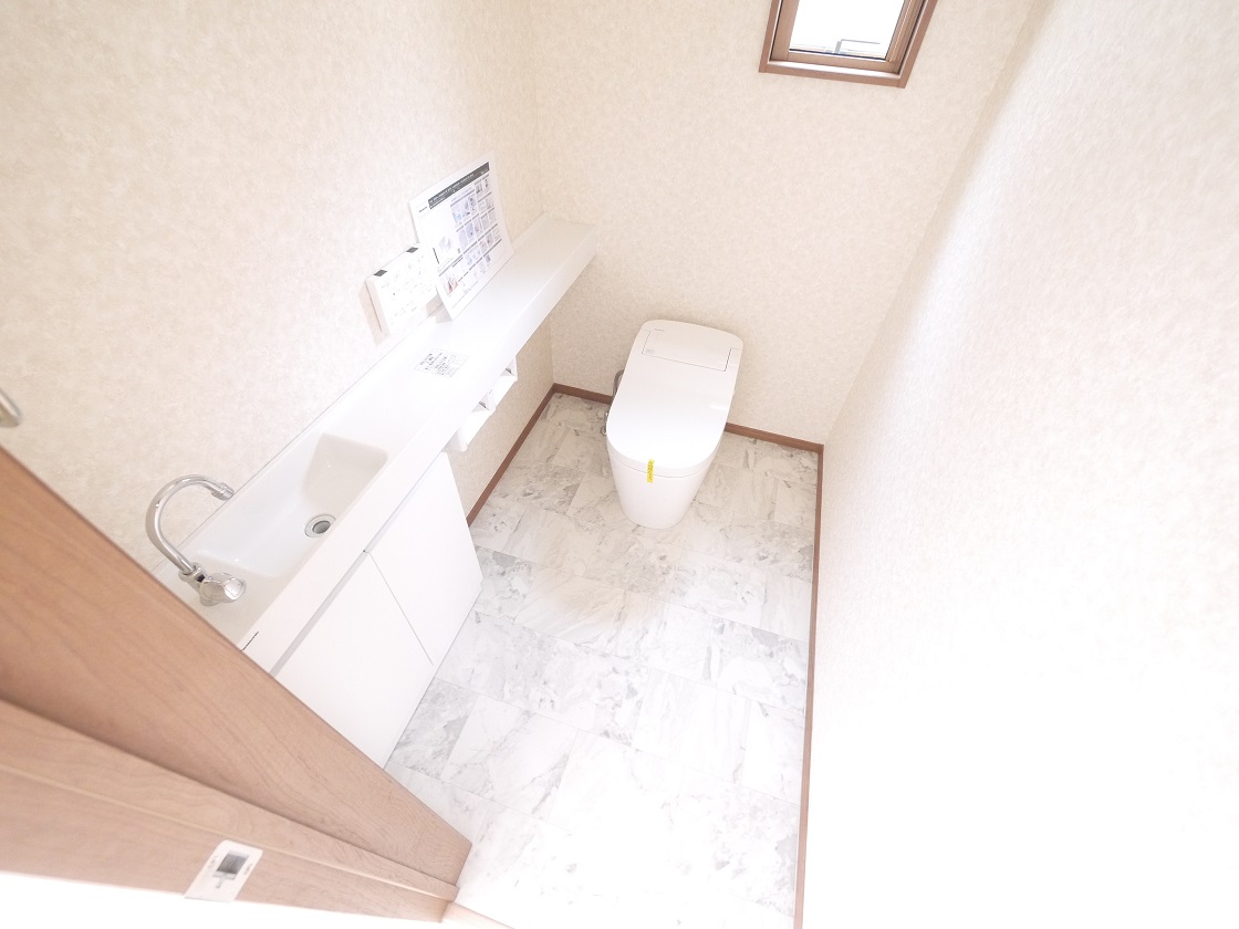 タンクレストイレで狭くなりがちなトイレスペースもスッキリ