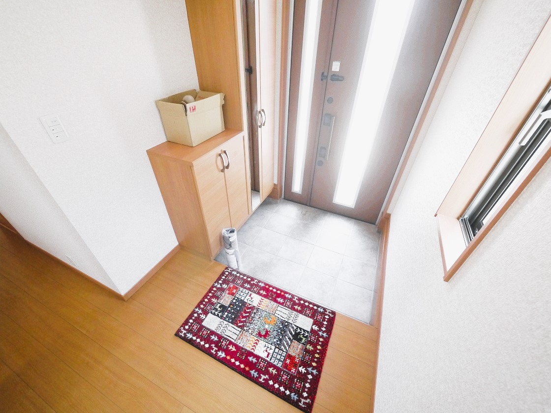 散らかりがちな玄関もスッキリの玄関収納付です