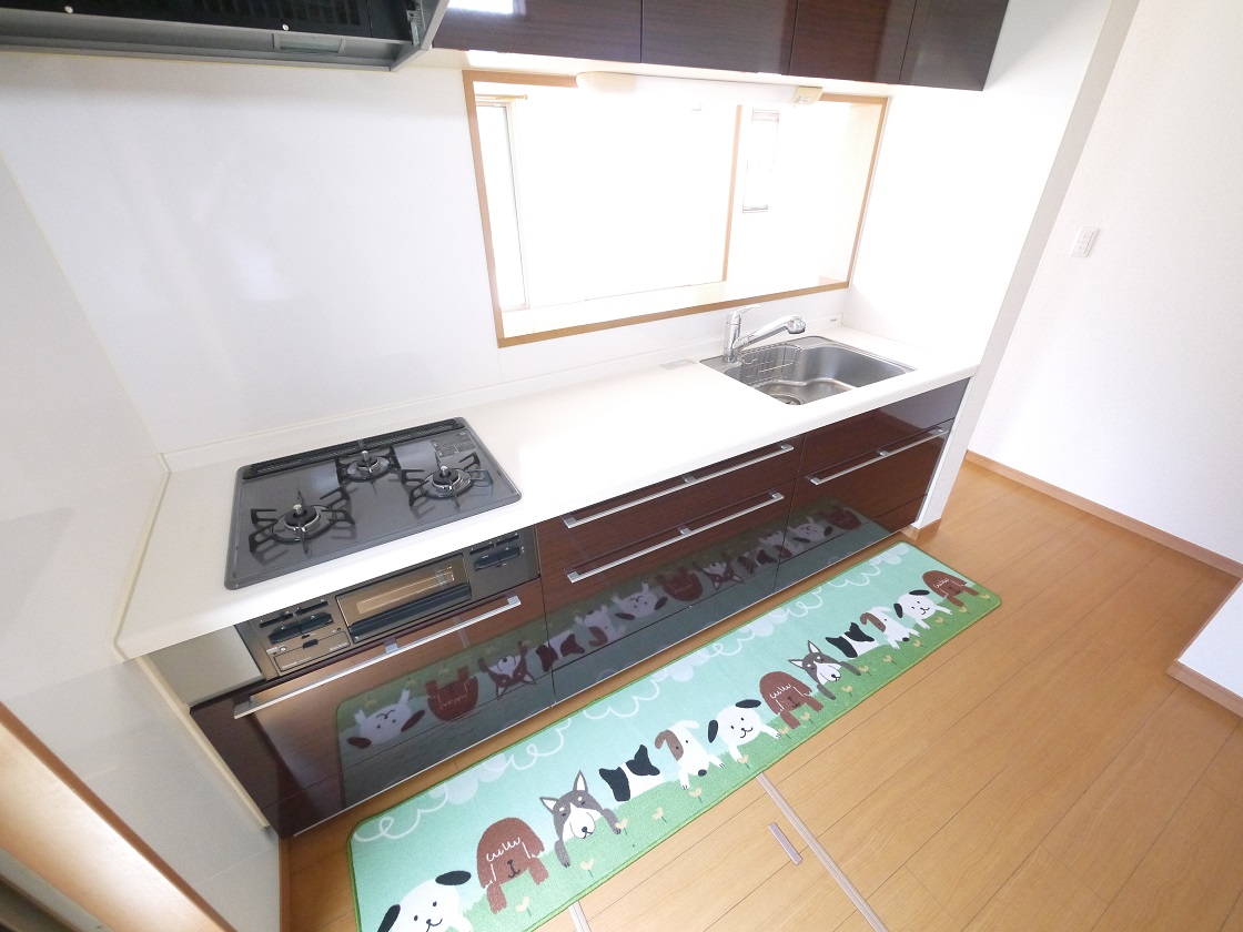 料理をしながらリビングがしっかり見渡せる対面キッチンです