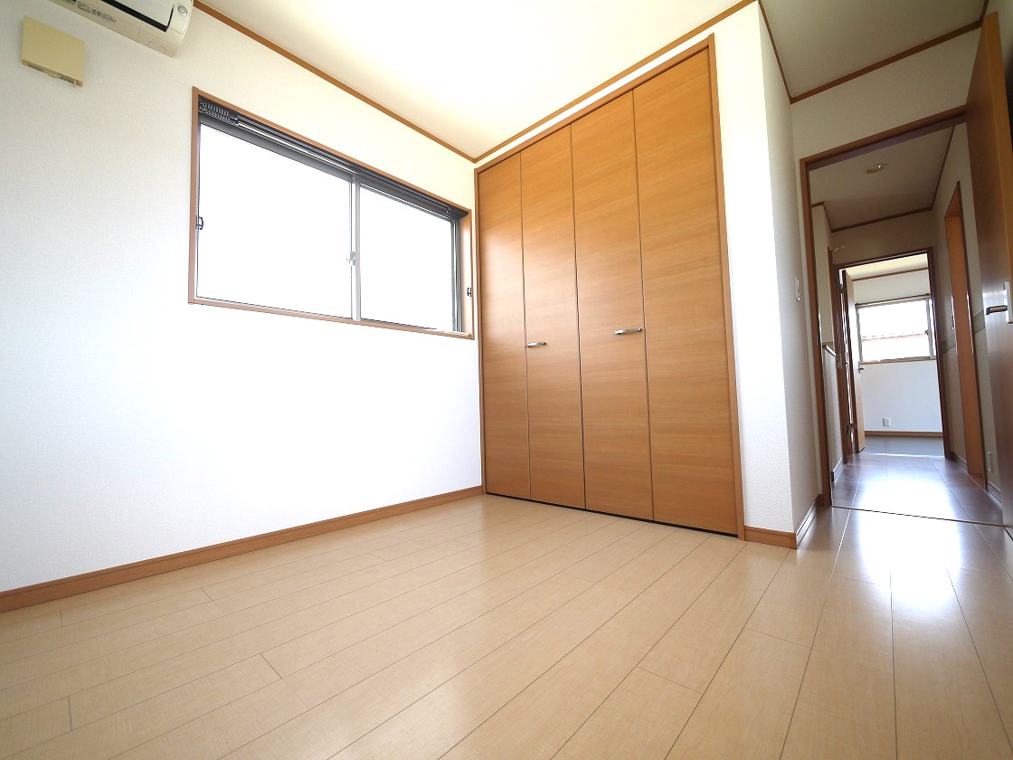 2F洋室5.5帖です