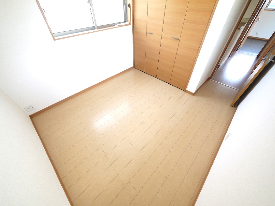 2F洋室5.5帖です